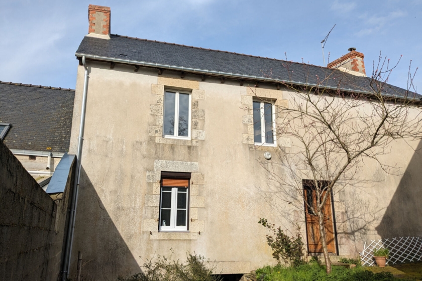 Main Photo of a 4 bedroom  House for sale