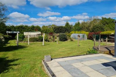 SLD02637 - Under Offer with Cle France