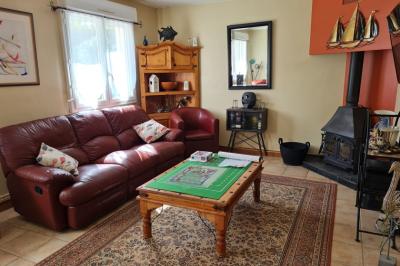 SLD02637 - Under Offer with Cle France