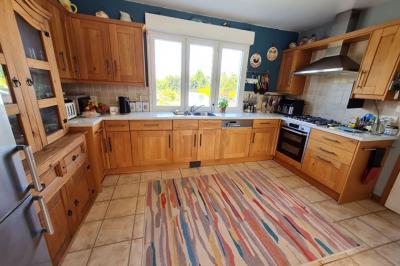 SLD02637 - Under Offer with Cle France
