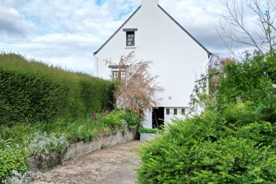 Detached House with Garden