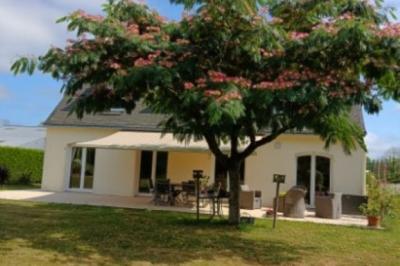 Detached Country House With Lovely Garden