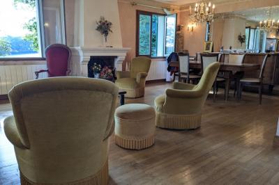 Detached Country House with Outbuilding and Open View