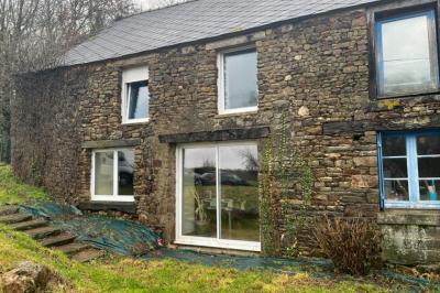 Rural Cottage with Open Countryside Views