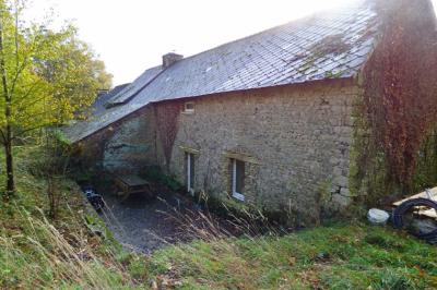 Rural Cottage with Open Countryside Views