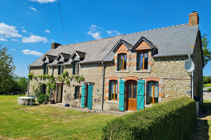 Main Photo of a 5 bedroom  Country House for sale