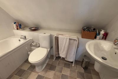 Detached Country House with Landscaped Garden