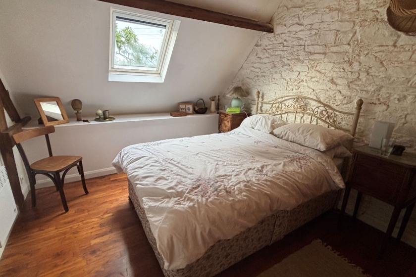 Detached Country House with Landscaped Garden