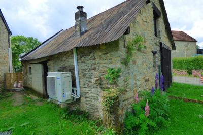 Detached Country House with Outbuilding
