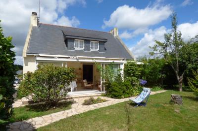 Detached House with Garden