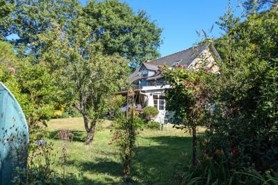 Detached Country House with Outbuilding