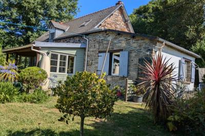 Detached Country House with Outbuilding