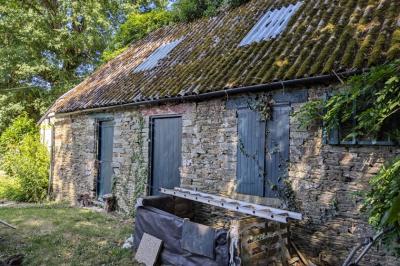Detached Country House with Outbuilding