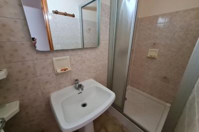 Country House with Large Rooms and Land