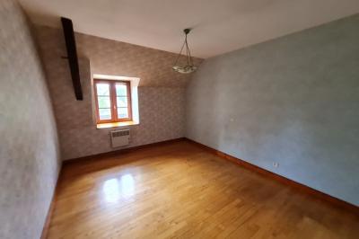 Country House with Large Rooms and Land