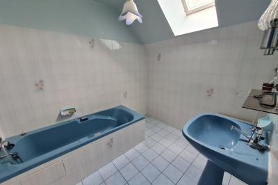 Country House with Large Rooms and Land