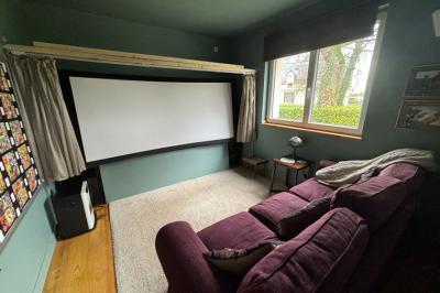 Beautiful Detached House in Landscaped Gardens